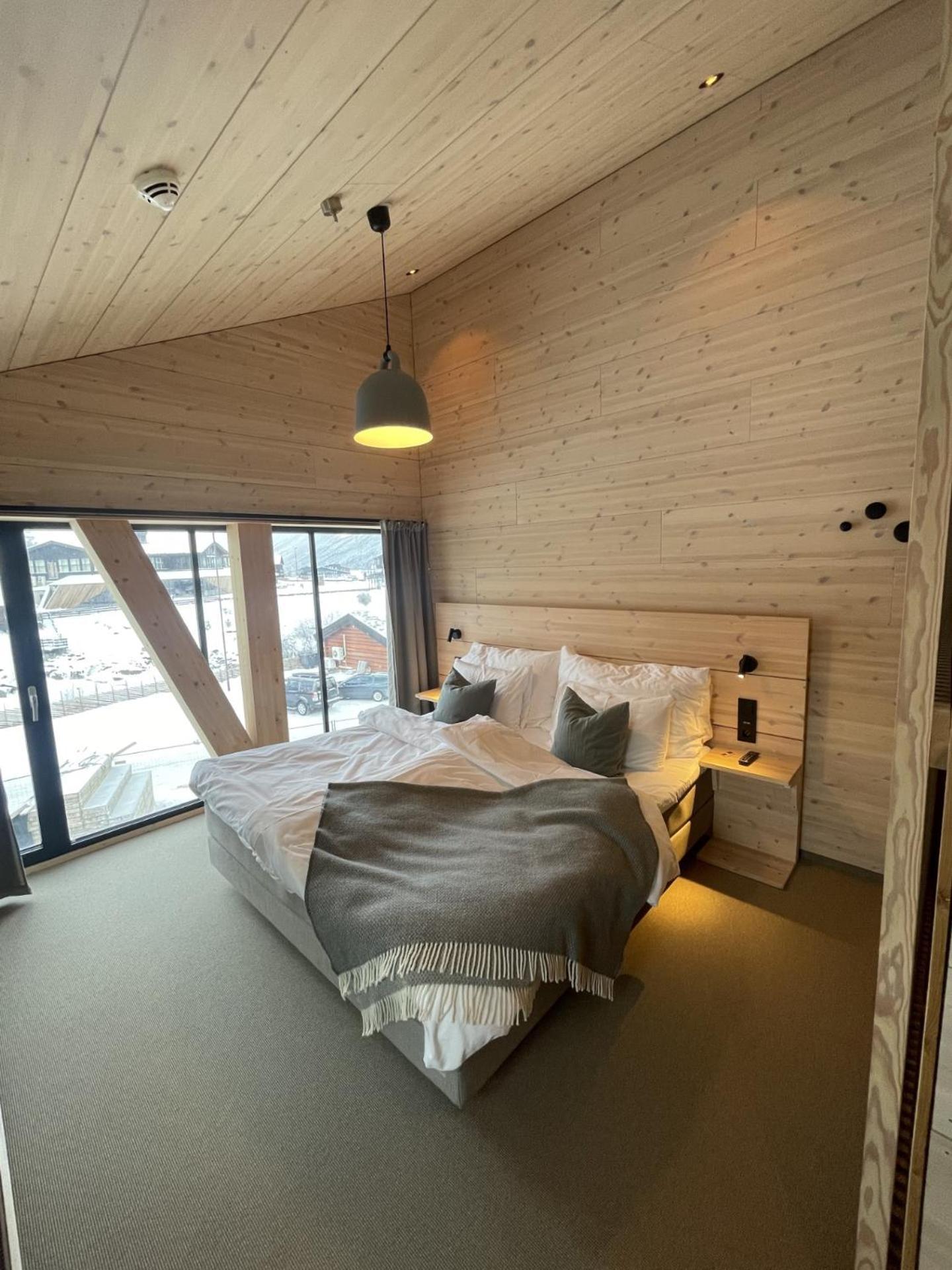 Brimibue Hotel Лом Екстериор снимка