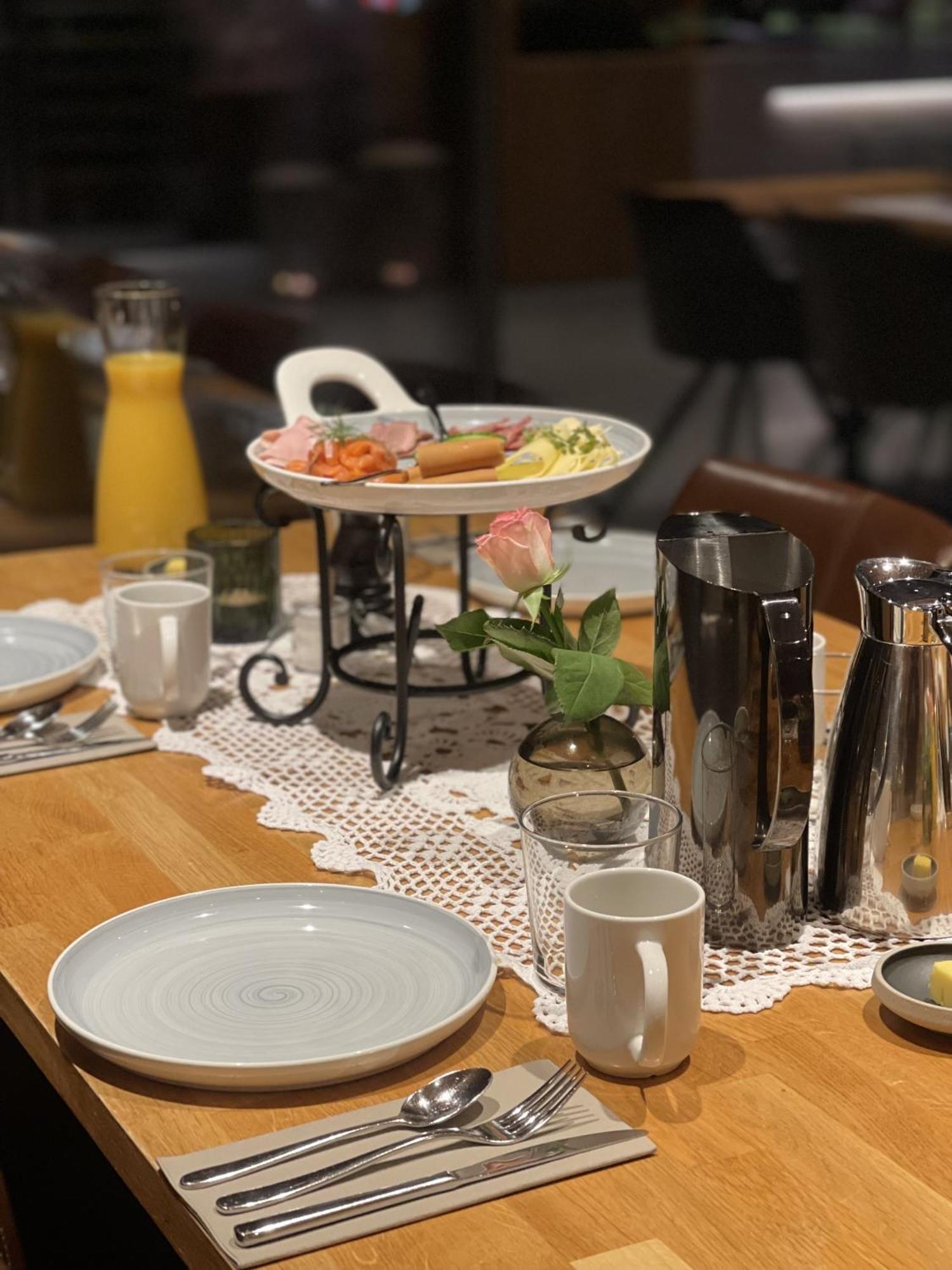 Brimibue Hotel Лом Екстериор снимка