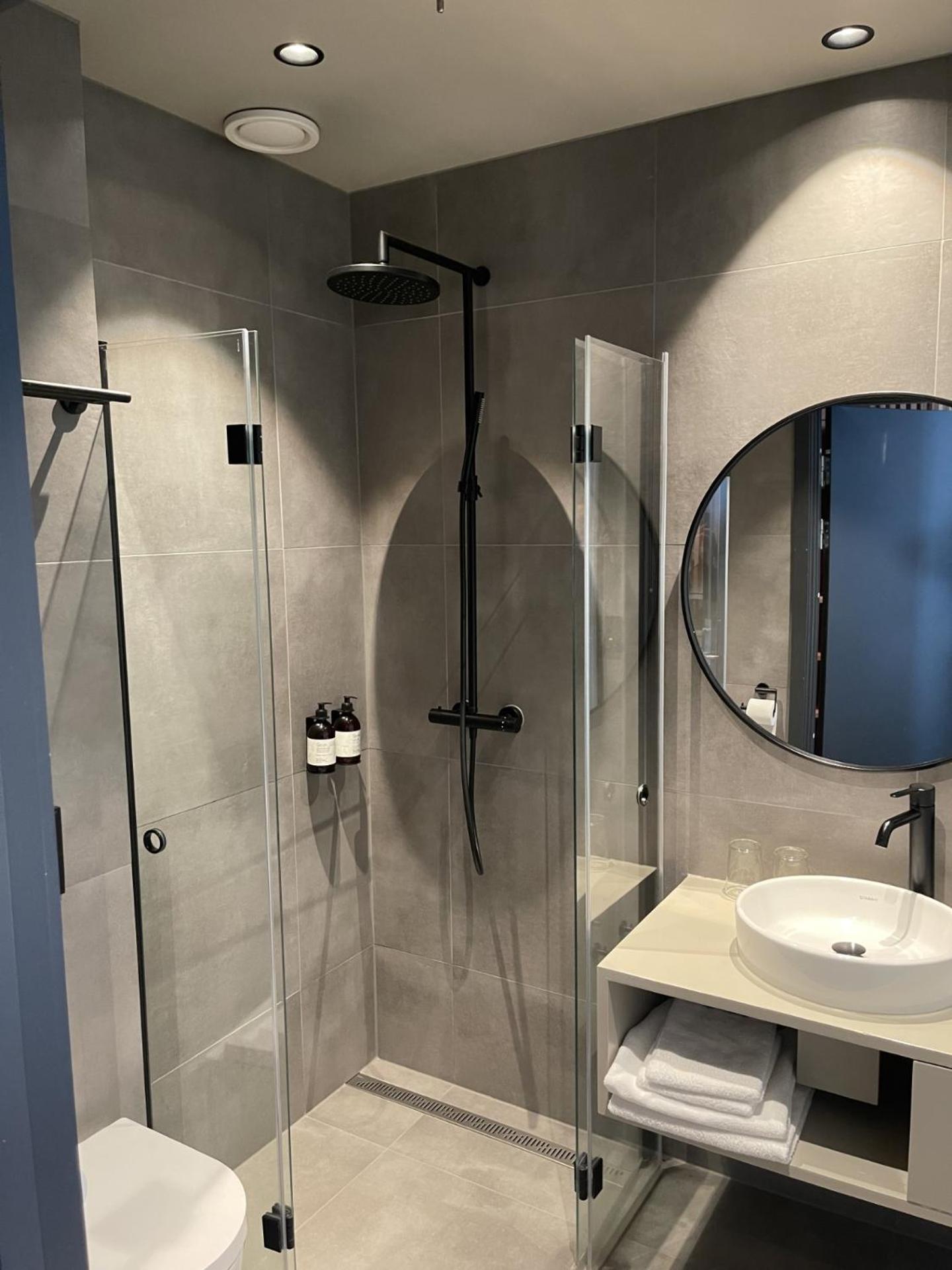 Brimibue Hotel Лом Екстериор снимка
