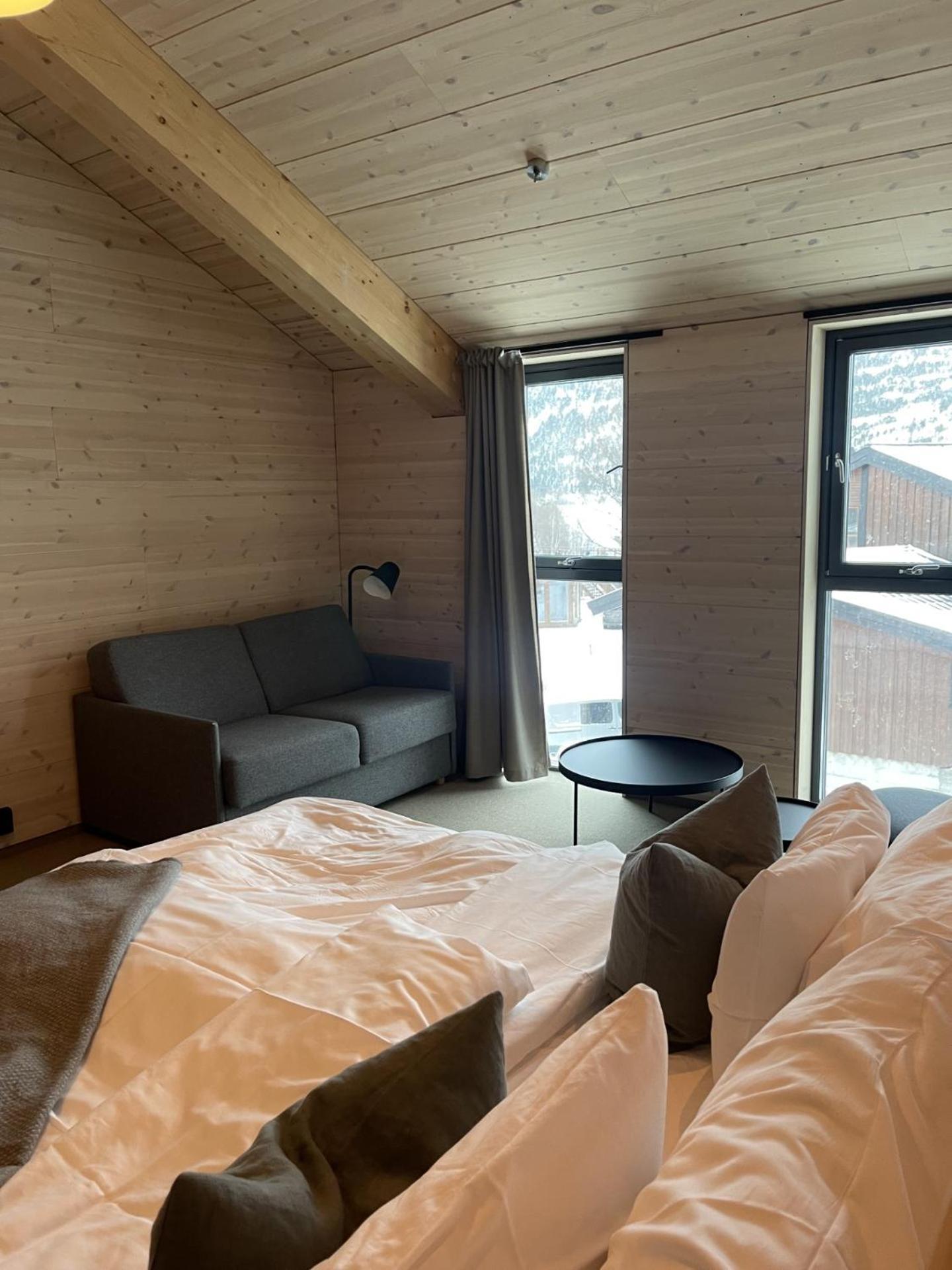 Brimibue Hotel Лом Екстериор снимка