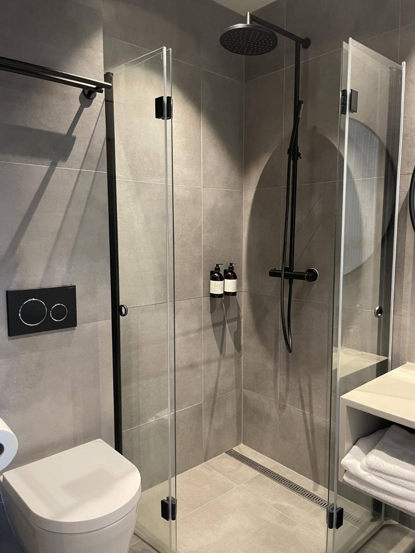 Brimibue Hotel Лом Екстериор снимка