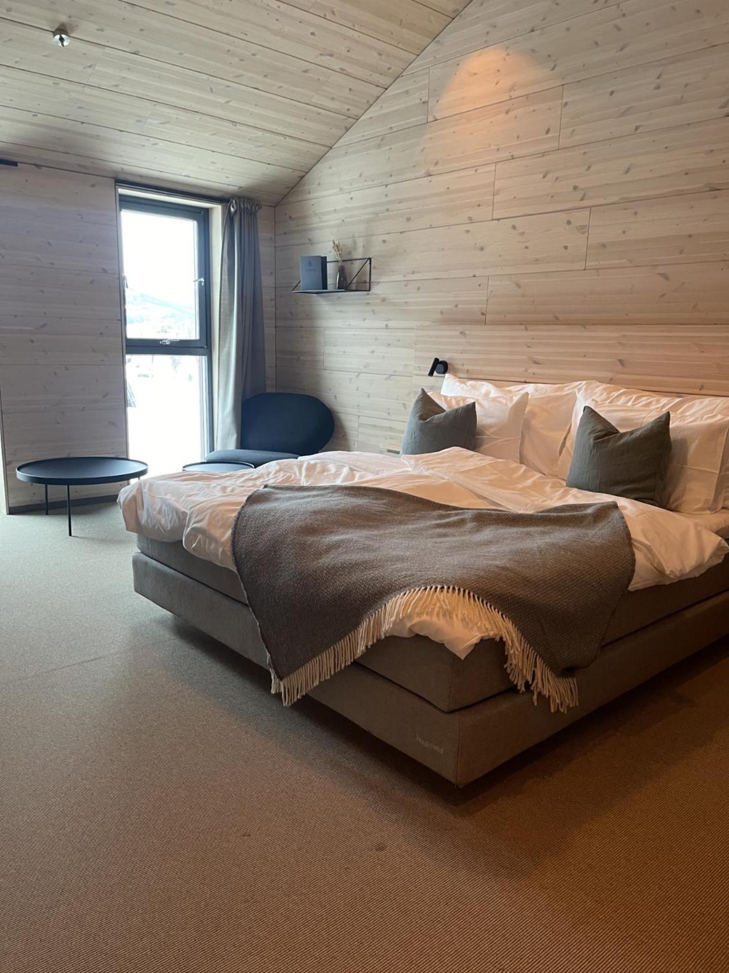 Brimibue Hotel Лом Екстериор снимка